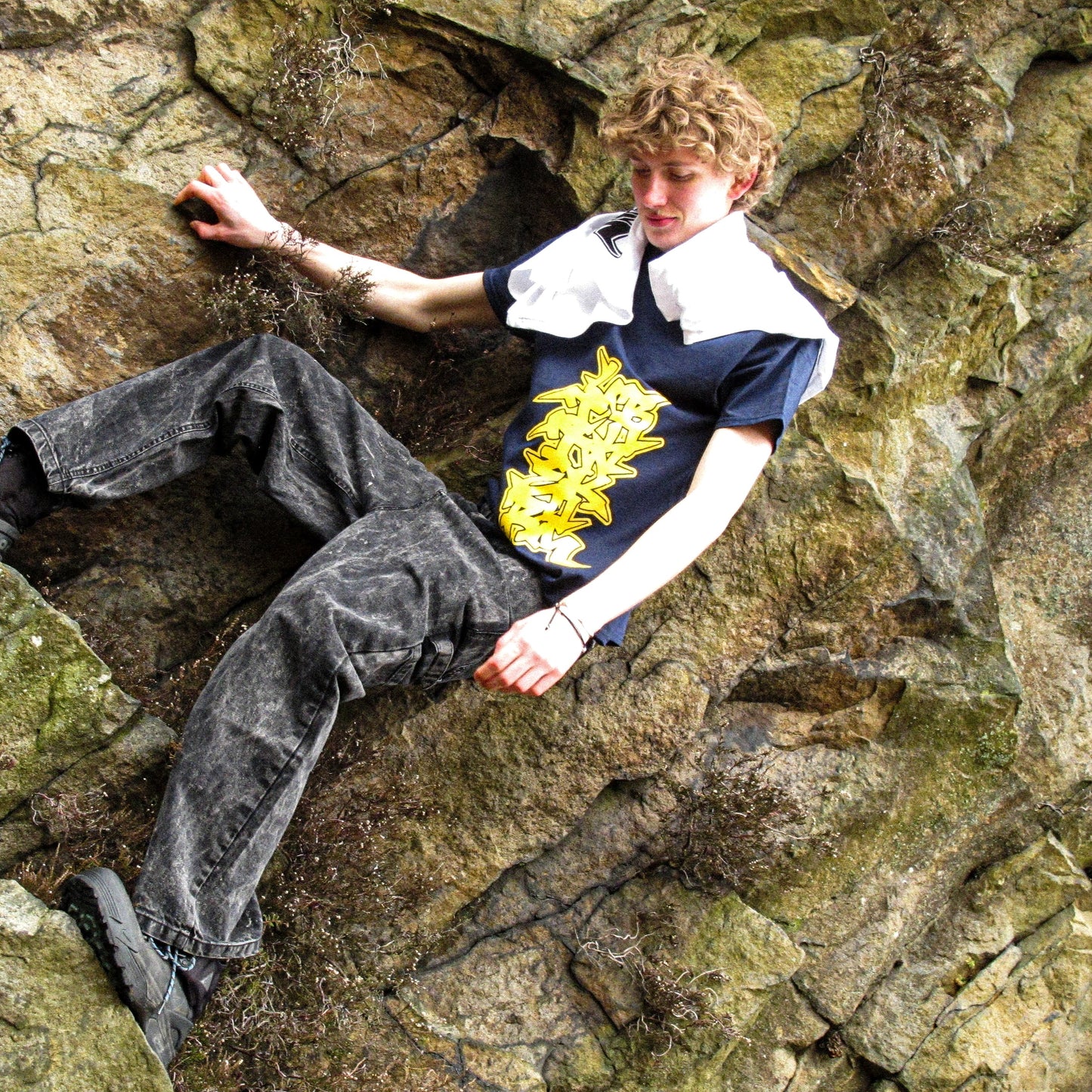 VERTIGO LOGO TEE NAVY/YELLOW